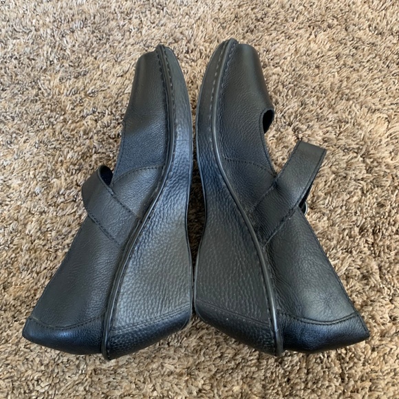 Born Mary Jane Wedge Heel Shoes Sz.10 Black Leather Classic Minimalist Versatile - Picture 7 of 13
